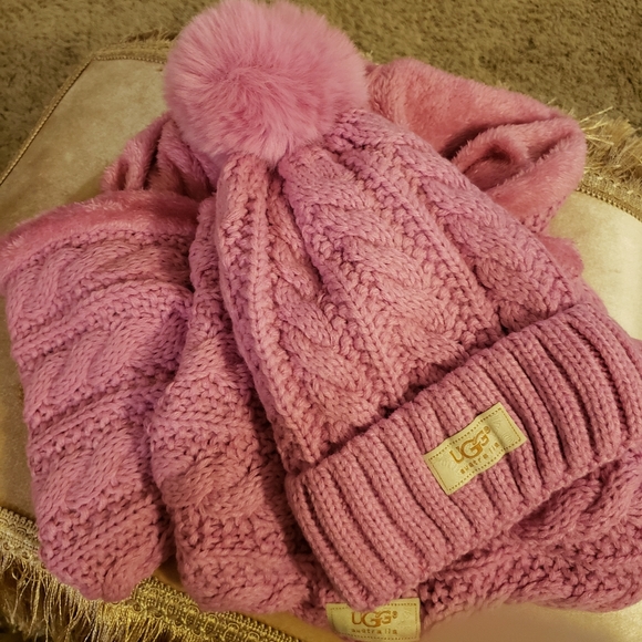UGG Accessories - NEW UGG INFINITY SCARF AND HAT